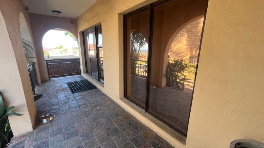 5 Bedroom Property for Sale in Wavecrest Eastern Cape
